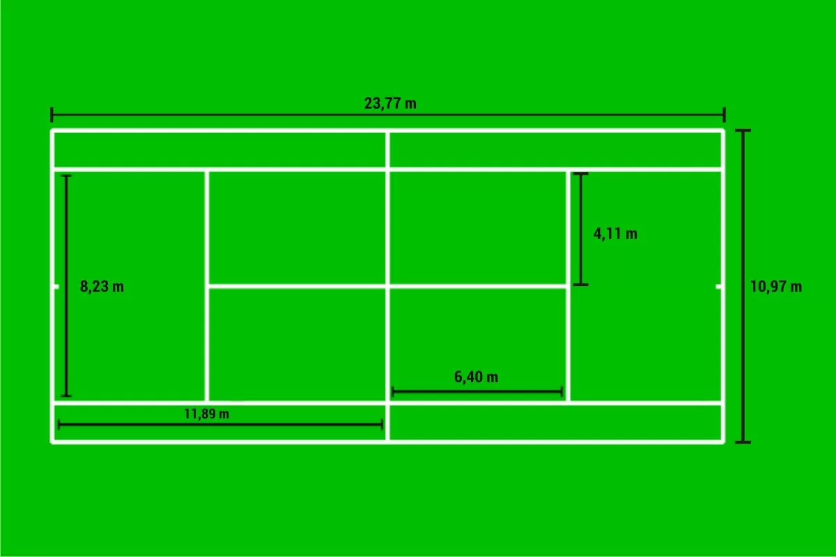 Dois jogadores estão jogando tênis na quadra de tênis.